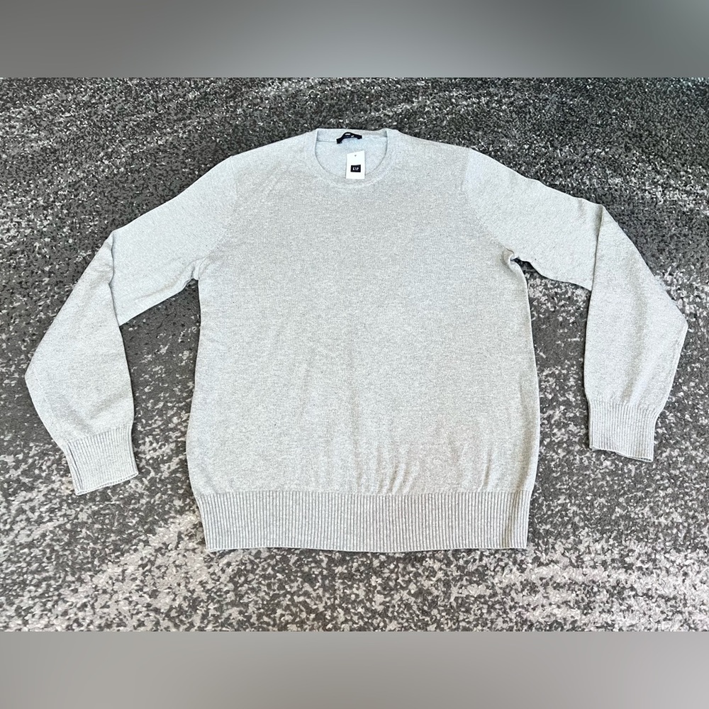 GAP Light Gray Long Sleeve Men’s Crewneck Sweater - M